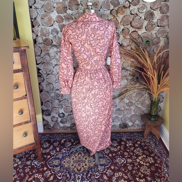 Vintage 1970s Day Dress, Pink patterned polyester midi. US 4 - Picture 2 of 2